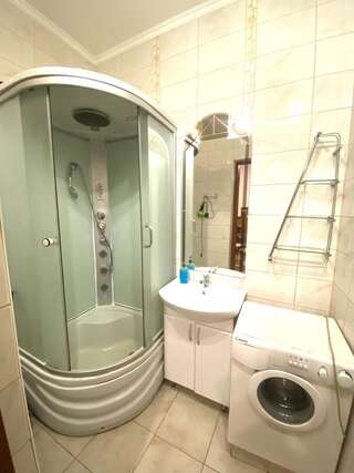 Апартаменты Apartment on Svobody 7 Львов Апартаменты с душем-11