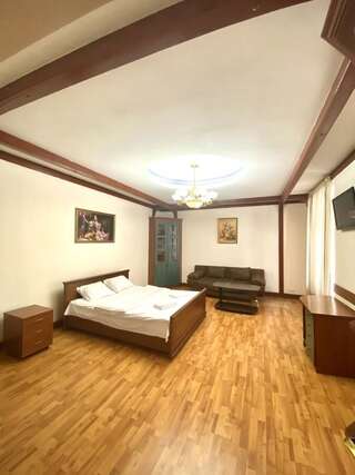 Апартаменты Apartment on Svobody 7 Львов Апартаменты с душем-33