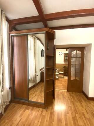 Апартаменты Apartment on Svobody 7 Львов Апартаменты с душем-34