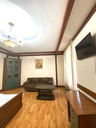Апартаменты Apartment on Svobody 7 Львов Апартаменты с душем-41
