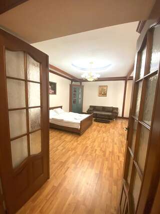 Апартаменты Apartment on Svobody 7 Львов Апартаменты с душем-7