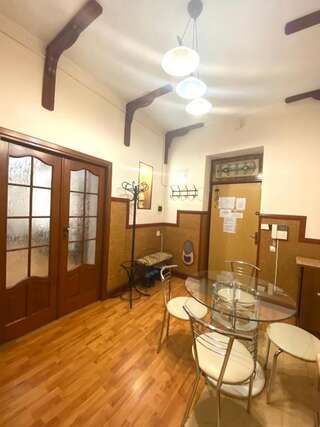 Апартаменты Apartment on Svobody 7 Львов Апартаменты с душем-70